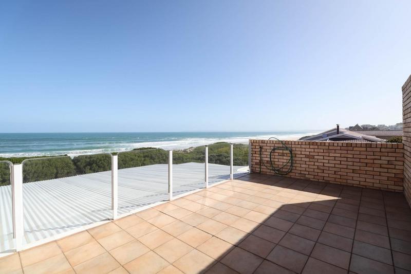 5 Bedroom Property for Sale in Outeniqua Strand Western Cape